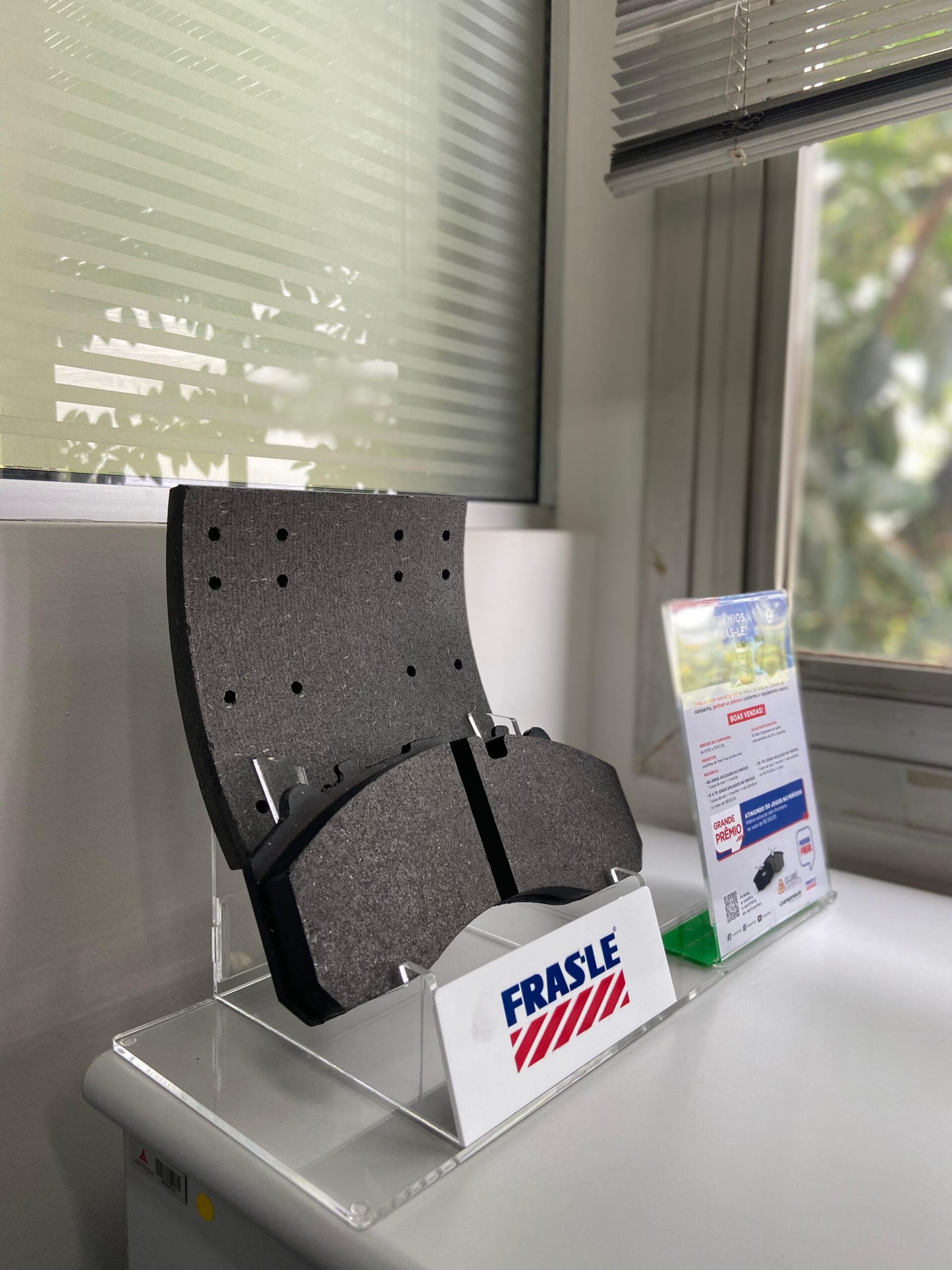 Expositor em Acrílico para Peças Automotivas